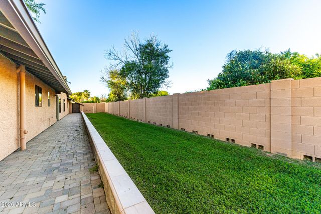 2115 W SHAWNEE Drive, Chandler, AZ 85224