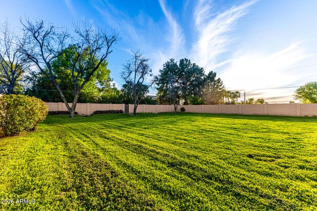 2115 W SHAWNEE Drive, Chandler, AZ 85224