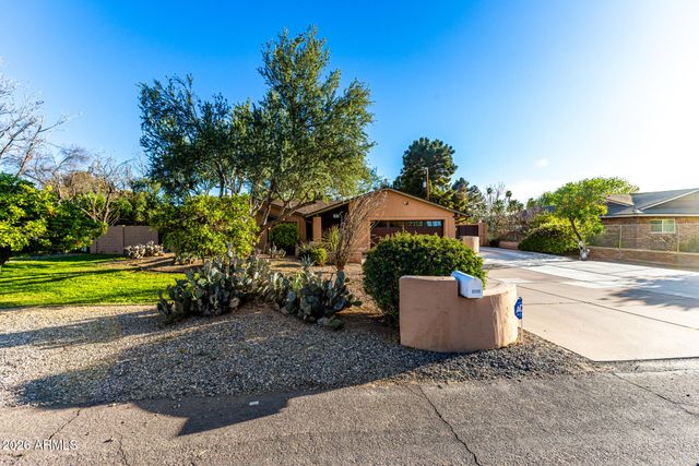 2115 W SHAWNEE Drive, Chandler, AZ 85224