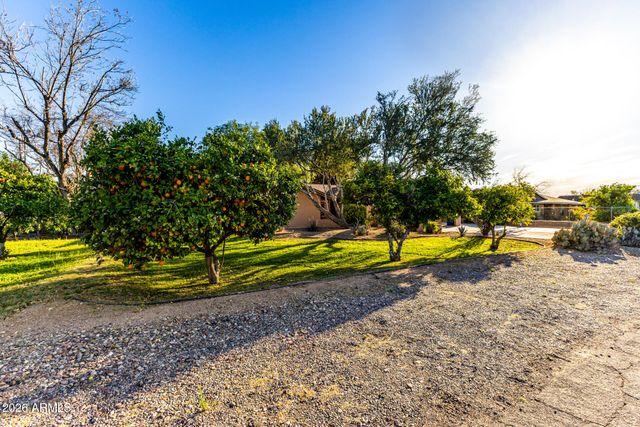 2115 W SHAWNEE Drive, Chandler, AZ 85224