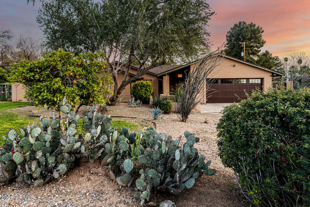 2115 W SHAWNEE Drive, Chandler, AZ 85224