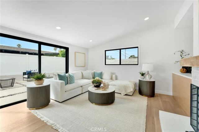 3064 Gibraltar, Costa Mesa, CA 92626