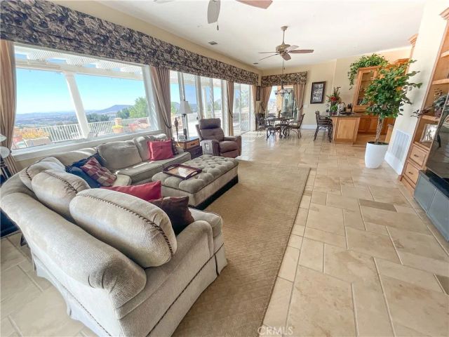 38525 Via De Oro, Temecula, CA 92592