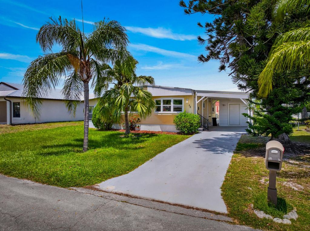 48 Florida Way, Port St. Lucie, FL 34952