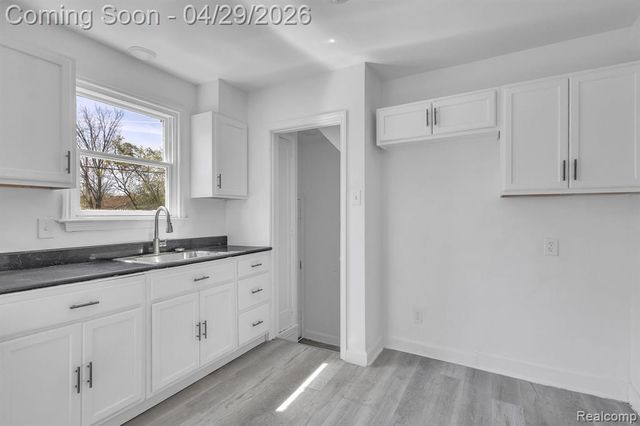 5903 Somerset Avenue, Detroit, MI 48224