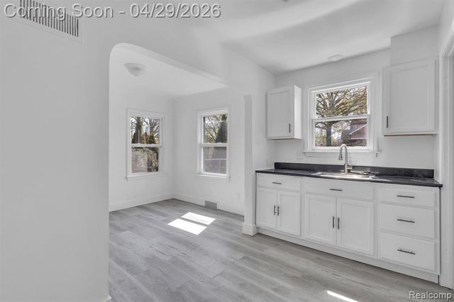 5903 Somerset Avenue, Detroit, MI 48224