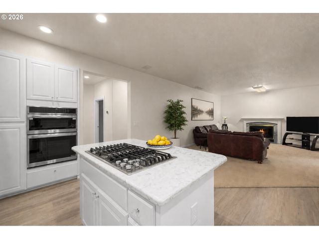 15820 Sw FLAGSTONE Dr, Beaverton, OR 97007