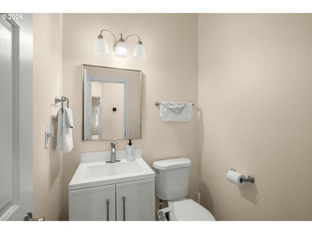 15820 Sw FLAGSTONE Dr, Beaverton, OR 97007