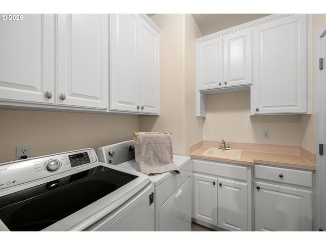 15820 Sw FLAGSTONE Dr, Beaverton, OR 97007