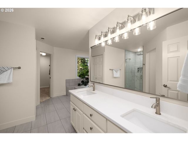 15820 Sw FLAGSTONE Dr, Beaverton, OR 97007