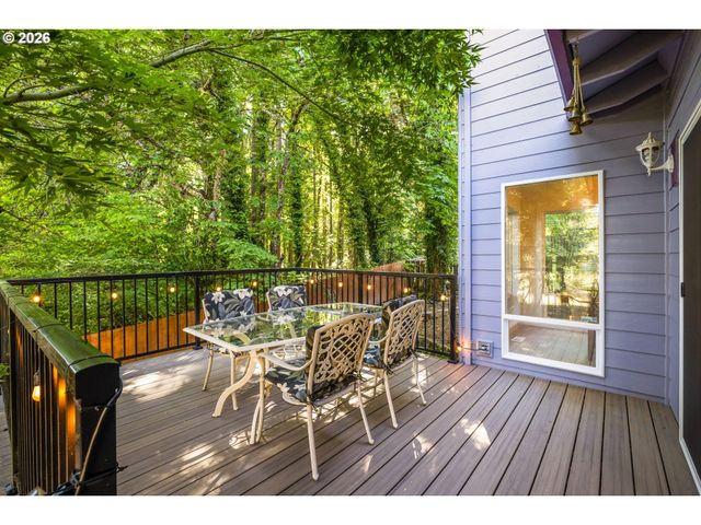15820 Sw FLAGSTONE Dr, Beaverton, OR 97007