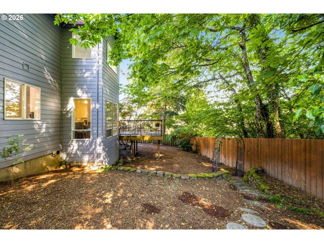 15820 Sw FLAGSTONE Dr, Beaverton, OR 97007
