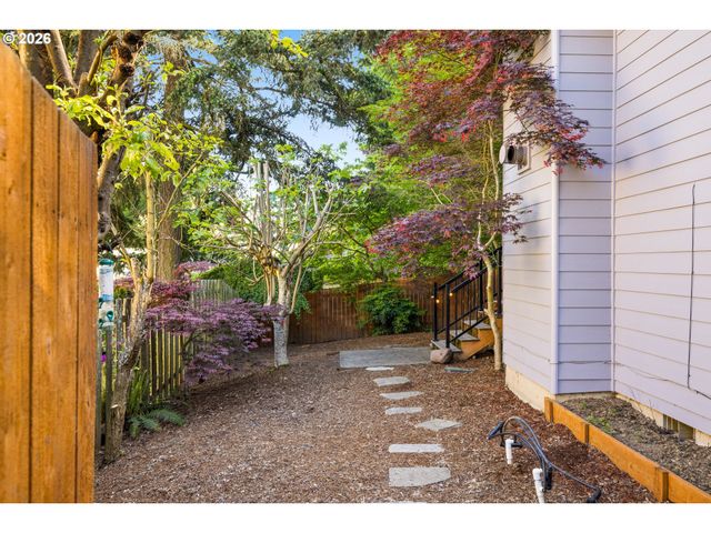 15820 Sw FLAGSTONE Dr, Beaverton, OR 97007