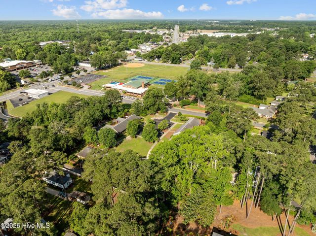 809 Greenbriar Road, Kinston, NC 28501