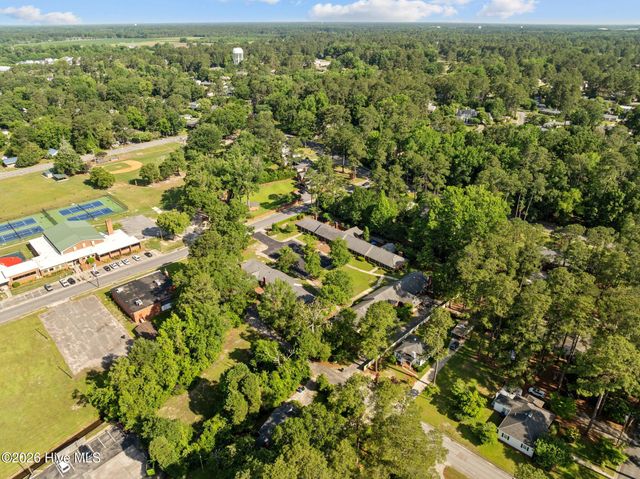 809 Greenbriar Road, Kinston, NC 28501