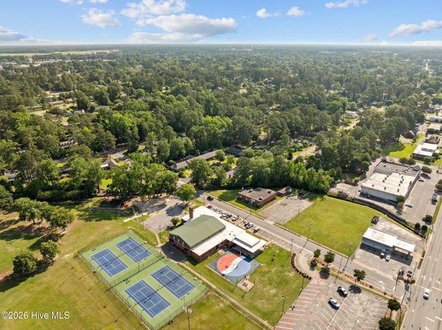 809 Greenbriar Road, Kinston, NC 28501