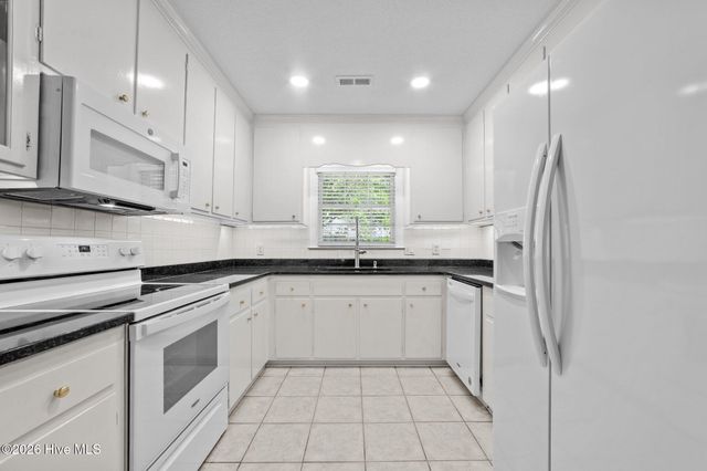 809 Greenbriar Road, Kinston, NC 28501