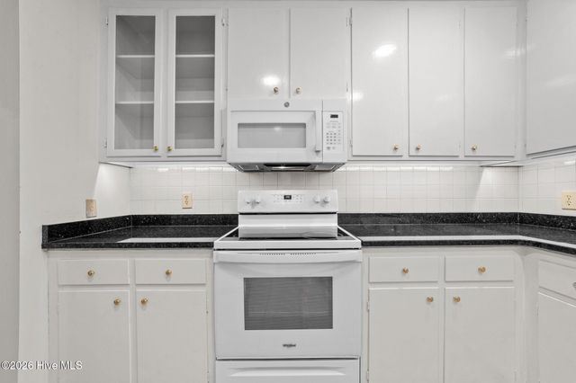 809 Greenbriar Road, Kinston, NC 28501