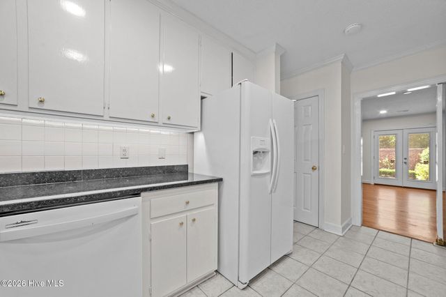 809 Greenbriar Road, Kinston, NC 28501