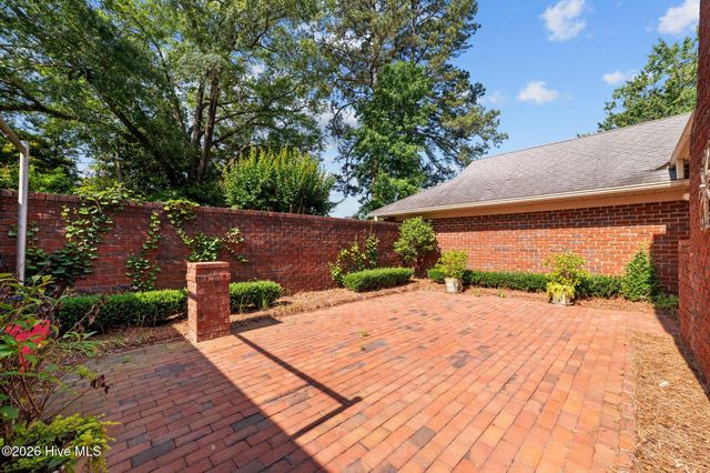 809 Greenbriar Road, Kinston, NC 28501
