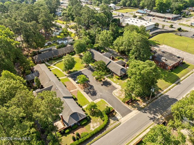 809 Greenbriar Road, Kinston, NC 28501