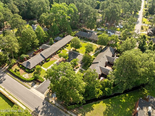 809 Greenbriar Road, Kinston, NC 28501