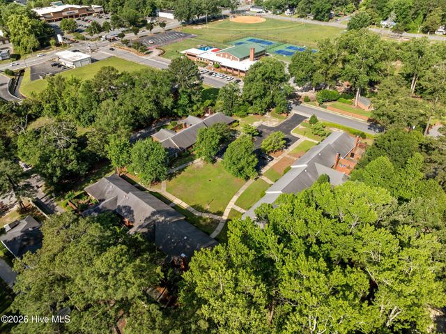 809 Greenbriar Road, Kinston, NC 28501