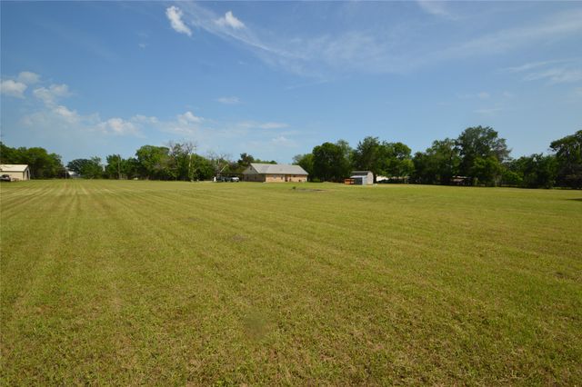 5913 Farm Road 1528, Klondike, TX 75448