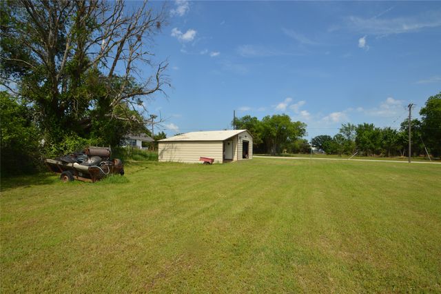 5913 Farm Road 1528, Klondike, TX 75448