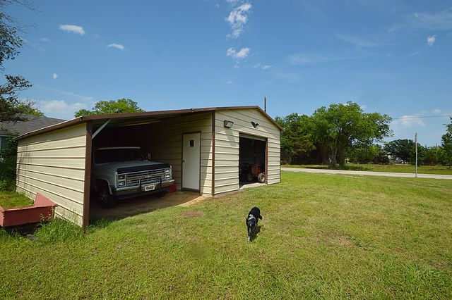 5913 Farm Road 1528, Klondike, TX 75448
