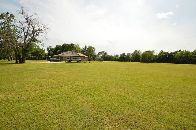 5913 Farm Road 1528, Klondike, TX 75448