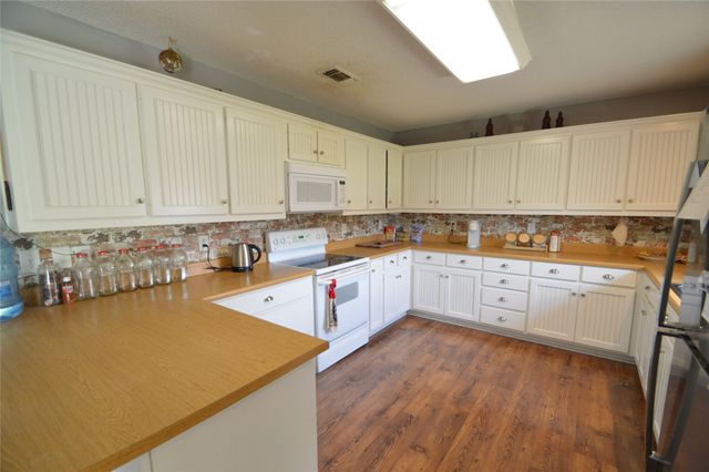 5913 Farm Road 1528, Klondike, TX 75448