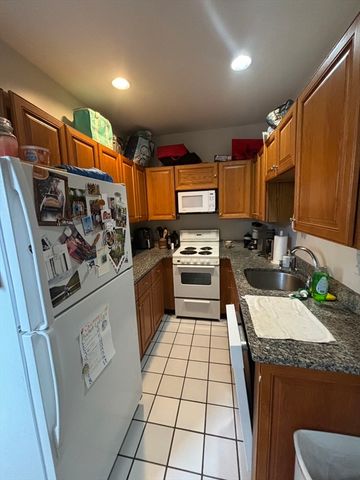 172 Salem St 2, Boston, MA 02113
