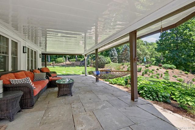 10 Apple Tree Lane, Pound Ridge, NY 10576