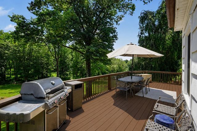 10 Apple Tree Lane, Pound Ridge, NY 10576