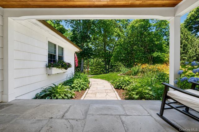 10 Apple Tree Lane, Pound Ridge, NY 10576