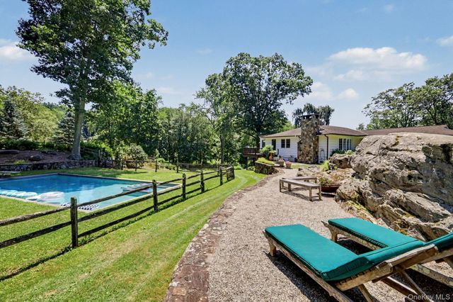 10 Apple Tree Lane, Pound Ridge, NY 10576