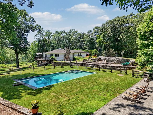 10 Apple Tree Lane, Pound Ridge, NY 10576