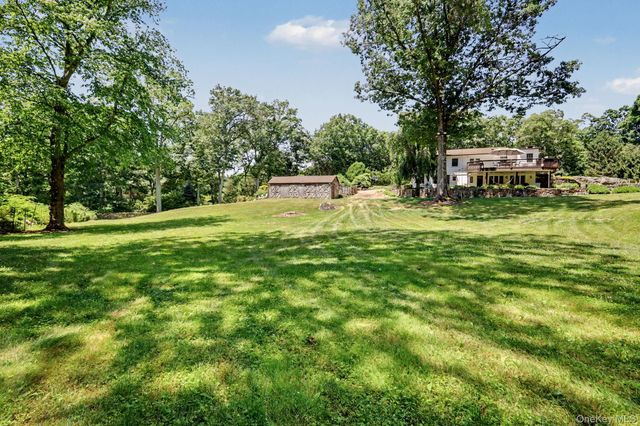 10 Apple Tree Lane, Pound Ridge, NY 10576