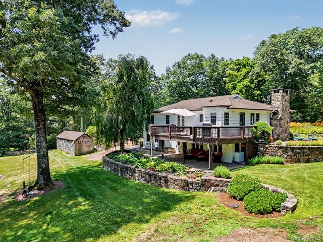 10 Apple Tree Lane, Pound Ridge, NY 10576