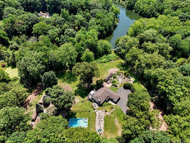 10 Apple Tree Lane, Pound Ridge, NY 10576