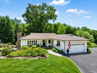 10 Apple Tree Lane, Pound Ridge, NY 10576