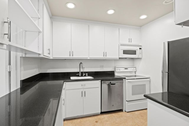 200 Elm Street 107, San Mateo, CA 94401