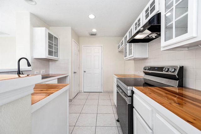 1091 Lasso Court, Alvin, TX 77511