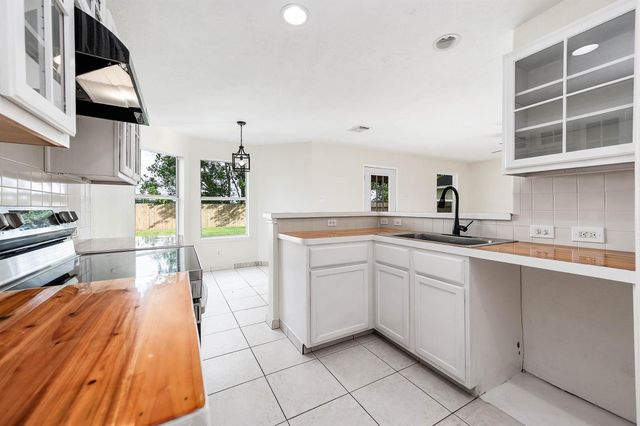 1091 Lasso Court, Alvin, TX 77511