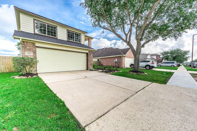 1091 Lasso Court, Alvin, TX 77511