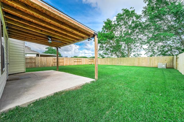 1091 Lasso Court, Alvin, TX 77511