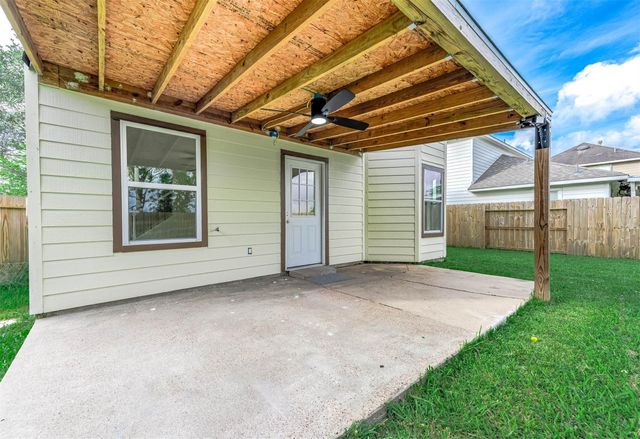 1091 Lasso Court, Alvin, TX 77511