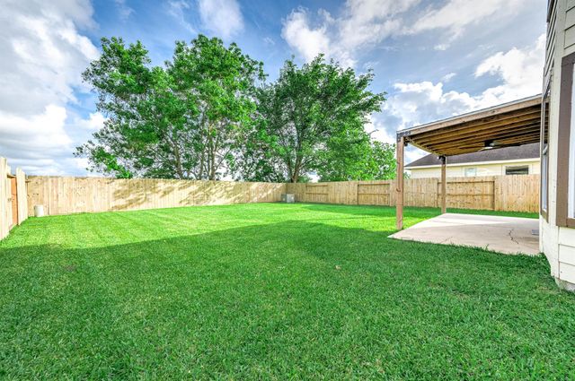 1091 Lasso Court, Alvin, TX 77511