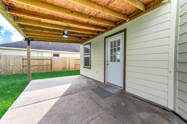 1091 Lasso Court, Alvin, TX 77511